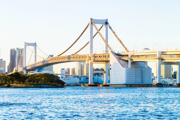 Rainbow bridge i Tokyo stad — Stockfoto