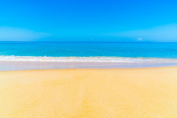 Hermosa playa y mar — Foto de Stock