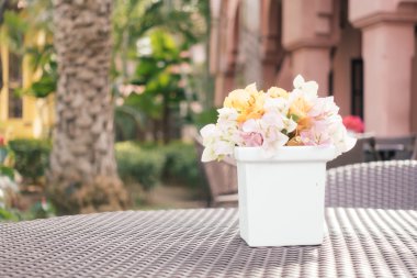 Bougainvillea çiçek vazosu