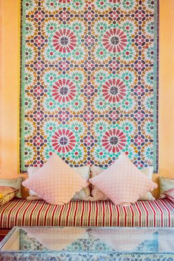 Fas tarzı ile kanepe yastık