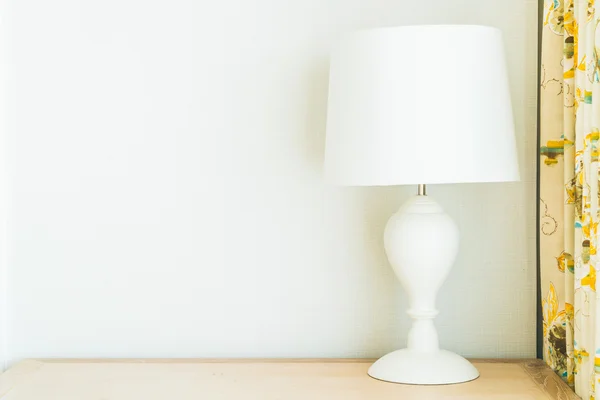 Lichte lamp in woonkamer — Stockfoto