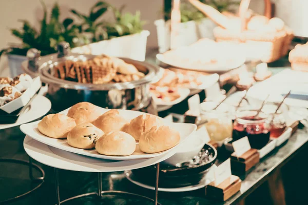 Buffet de catering en el restaurante del hotel — Foto de Stock