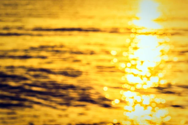 Água do mar com reflexão da luz do sol — Fotografia de Stock