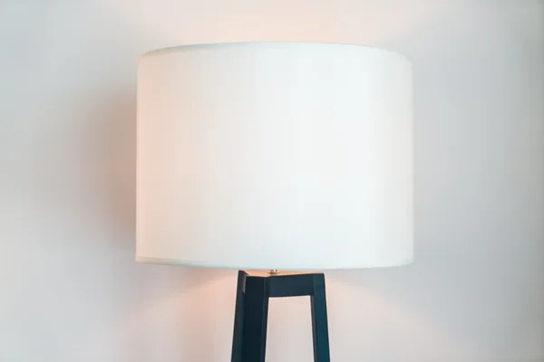 Lichte lamp in woonkamer — Stockfoto