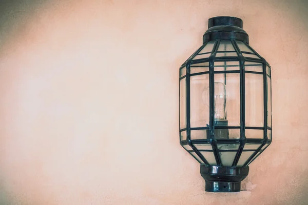 Lampe à lanterne sur mur — Photo