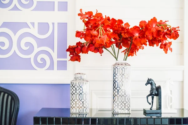 Mooie woonkamer van de vaas bloem — Stockfoto