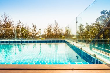 otel havuzu resort yüzme havuzunda