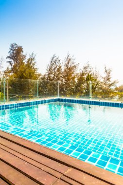 otel havuzu resort yüzme havuzunda