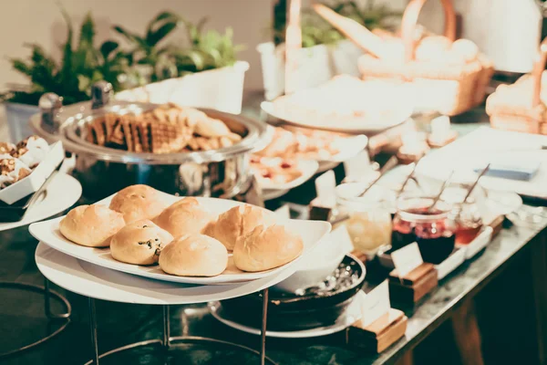 Buffet de catering en el restaurante del hotel — Foto de Stock