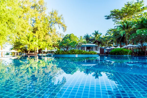 Hotellet erbjuder pool resort — Stockfoto