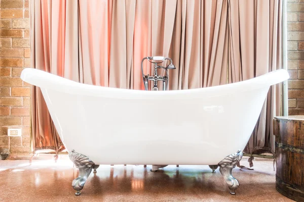 Schöne Luxus-Badewanne — Stockfoto