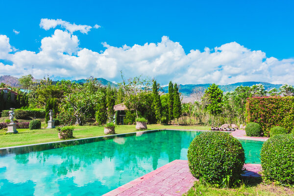 Бассейн с видом на море
