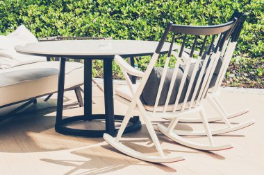 Modern sandalye ve masa