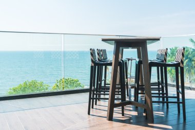 Modern sandalye ve masa