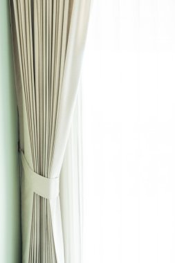 Oturma odasında güzel perde