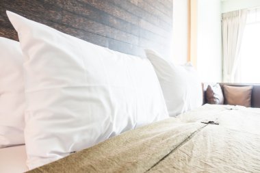 Yatak odasındaki yastıklar
