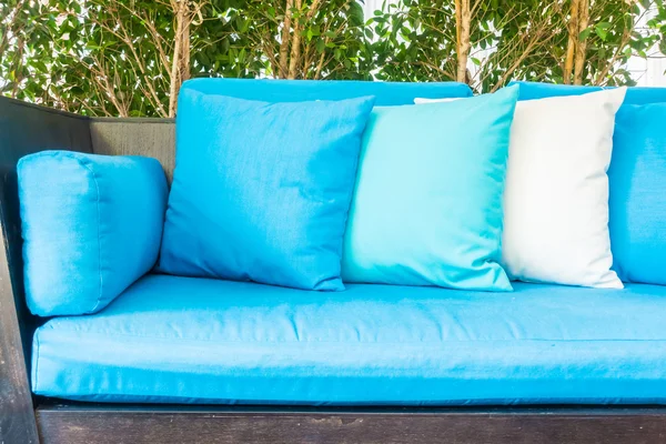 Bellissimi cuscini sul divano — Foto Stock