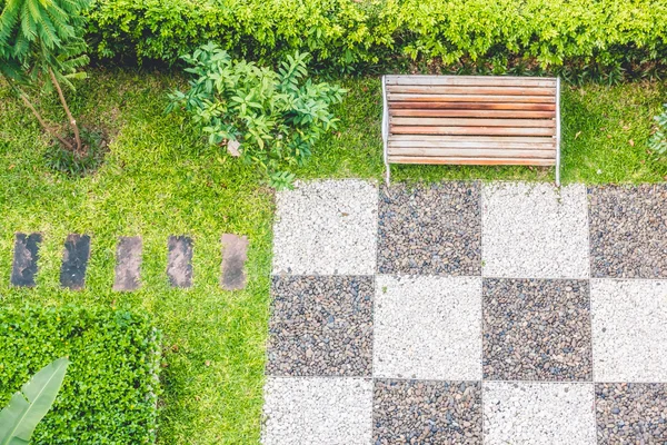 Empty bench in park — Stock Photo, Image