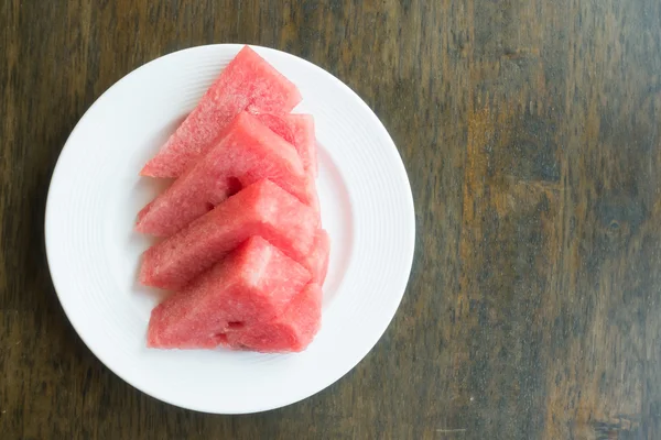 Fruta de melancia em prato branco — Fotografia de Stock