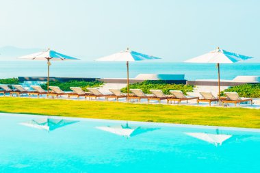 Lüks otel yüzme havuzu