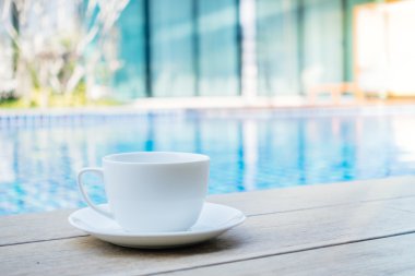 Beyaz kahve fincanı açık Manzaralı