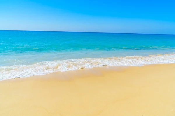 Bela praia e mar — Fotografia de Stock