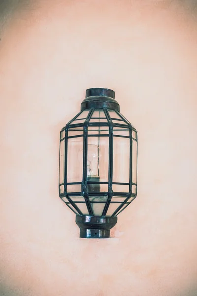 Lampe à lanterne sur mur — Photo