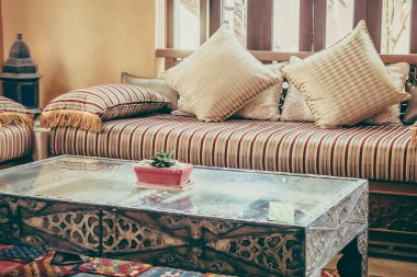 Fas tarzı ile kanepe yastık