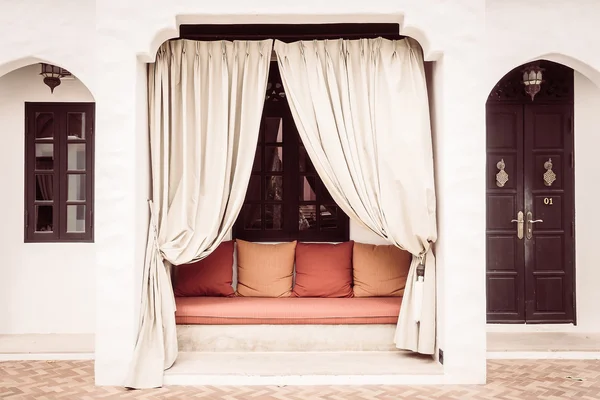 Kussens op sofa in Marokko stijl — Stockfoto