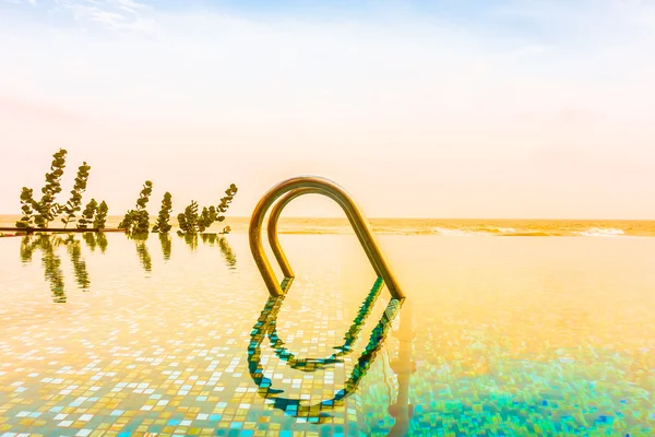 Schönes Luxus-Schwimmbad-Resort — Stockfoto