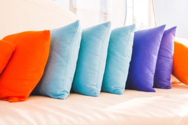 Güzel lüks yastıklar Divan