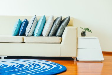 Güzel lüks yastıklar Divan