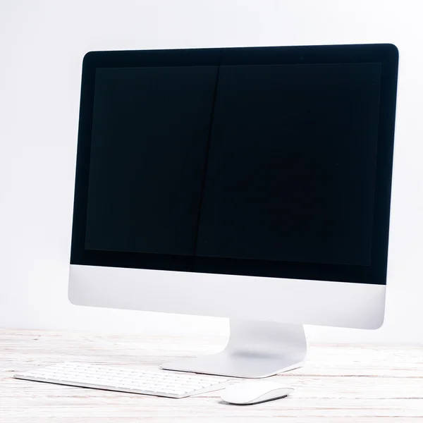 Ordenador de escritorio en blanco —  Fotos de Stock