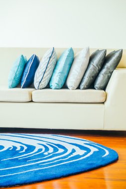 Güzel lüks yastıklar Divan