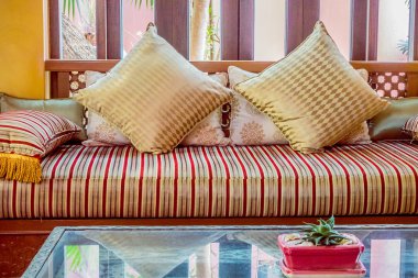 Fas tarzı ile kanepe yastık