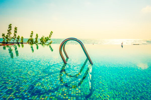 Bellissimo resort di lusso piscina — Foto Stock