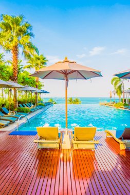 Otelde lüks bir yüzme havuzu