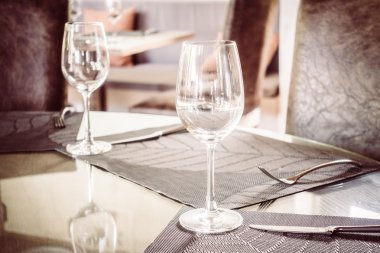 boş şarap bardakları