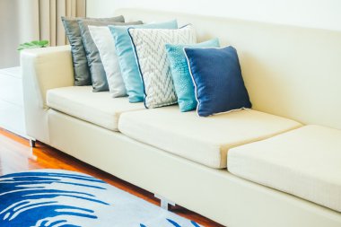 Güzel lüks yastıklar Divan