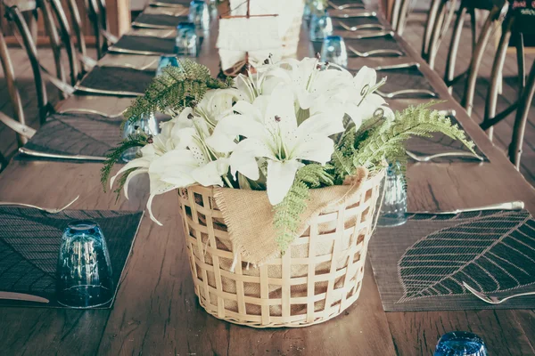 White flowers in vase — Stock Photo, Image