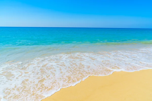 Bela praia e mar — Fotografia de Stock