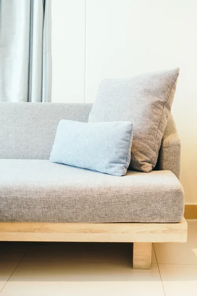 Подушка на диване — стоковое фото