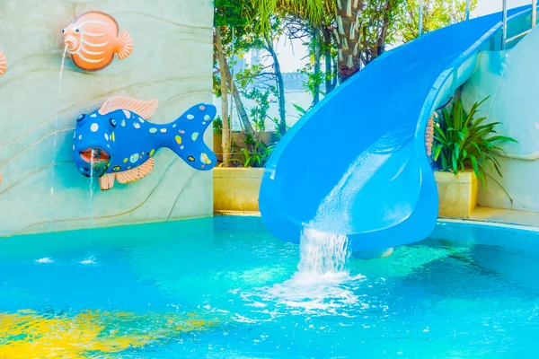 Piscina com controle deslizante — Fotografia de Stock