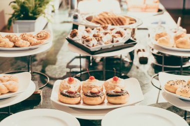 Otel restoranında açık büfe