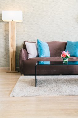 Yastıklar ve salon iç kanepe