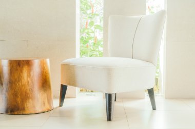 oturma odasında sandalye