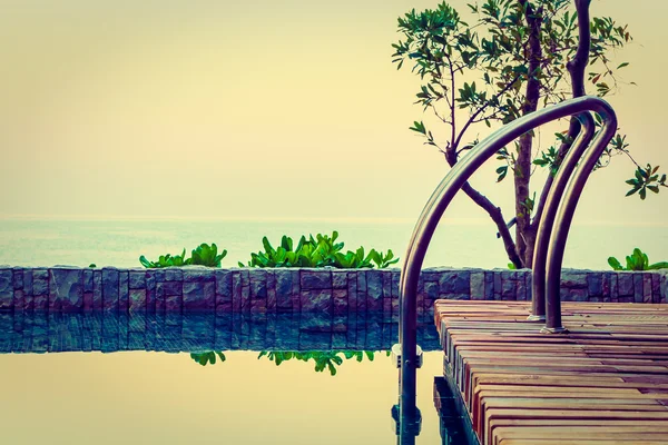 Bella piscina di lusso hotel — Foto Stock