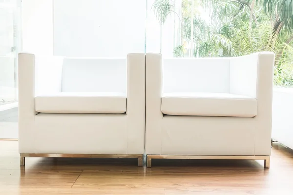 Weiße Sofas im Wohnzimmer — Stockfoto