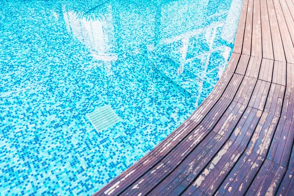 Luxury swimming pool with stairs — Stock Photo, Image