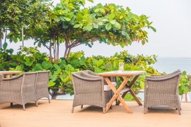 Boş sandalye ve masa açık Manzaralı